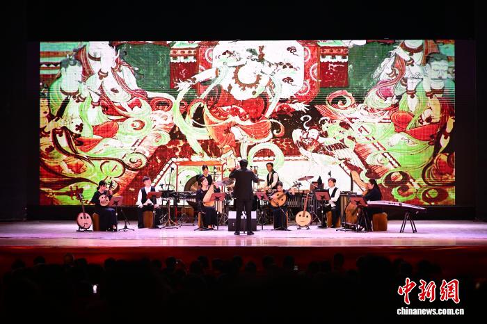 足球巨星的成长之路：从青涩到传奇 - 天天盈球